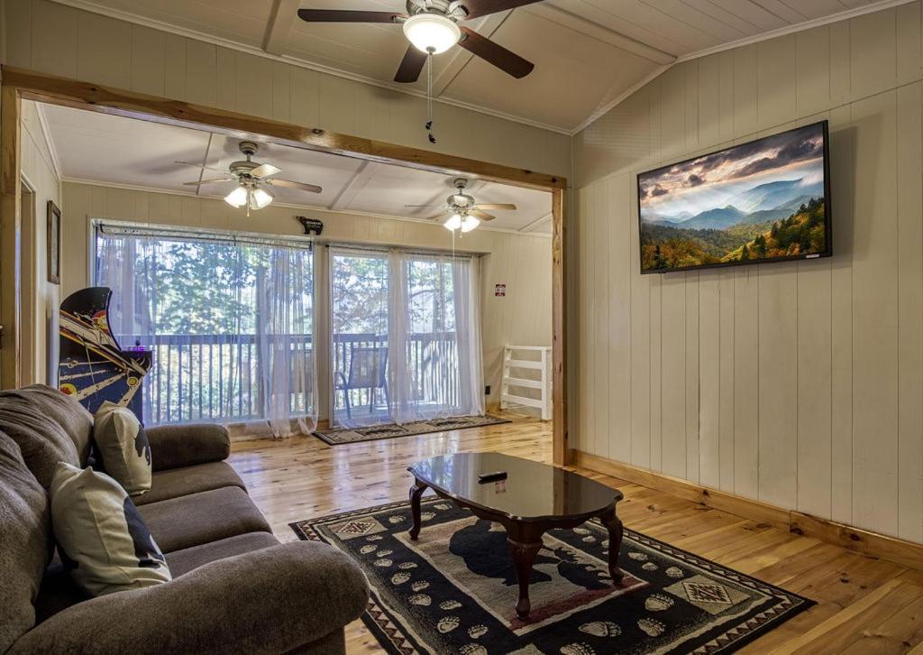 Four Bears Den, Hot Tub, 1089 Of Free Attraction Tickets For Each Paid Day, Dollywood And More Gatlinburg Dış mekan fotoğraf